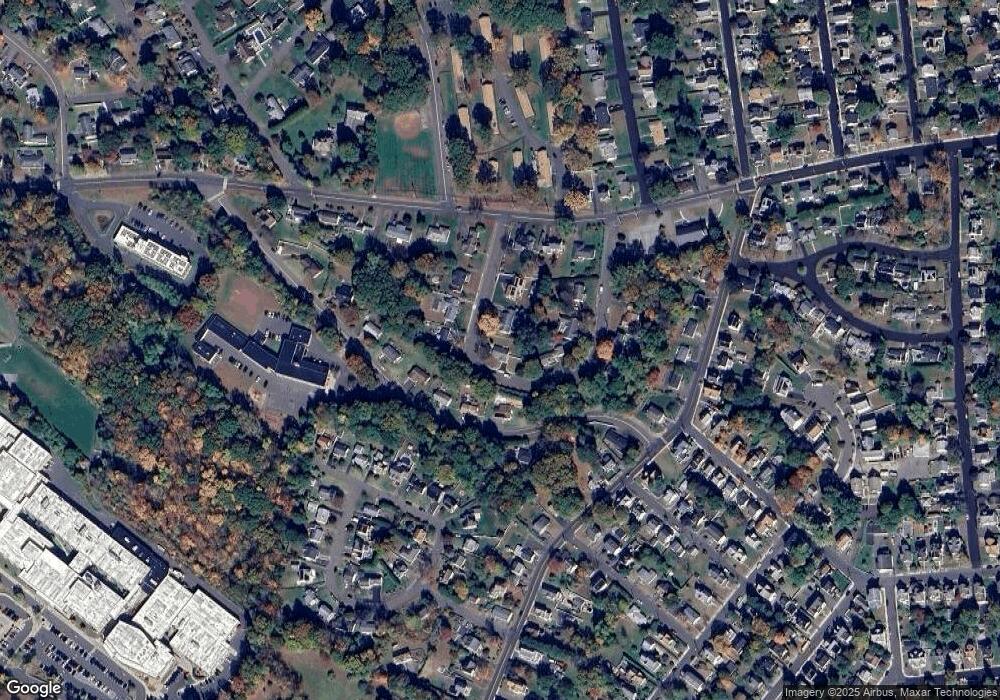 61 Clearview Cir, Naugatuck, CT 06770 - photo 1