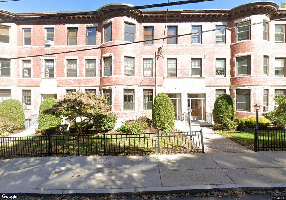 147 Winthrop Rd unit 4, Brookline, MA 02445 - photo 1