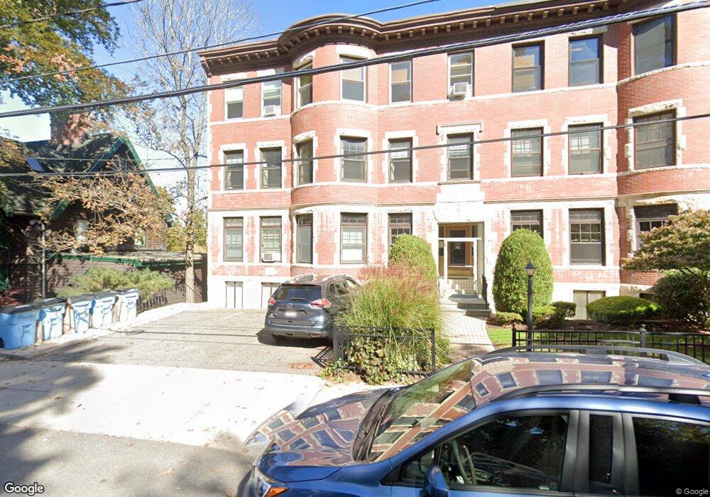 149 Winthrop Rd unit 149 Winthrop 4, Brookline, MA 02445 - photo 1