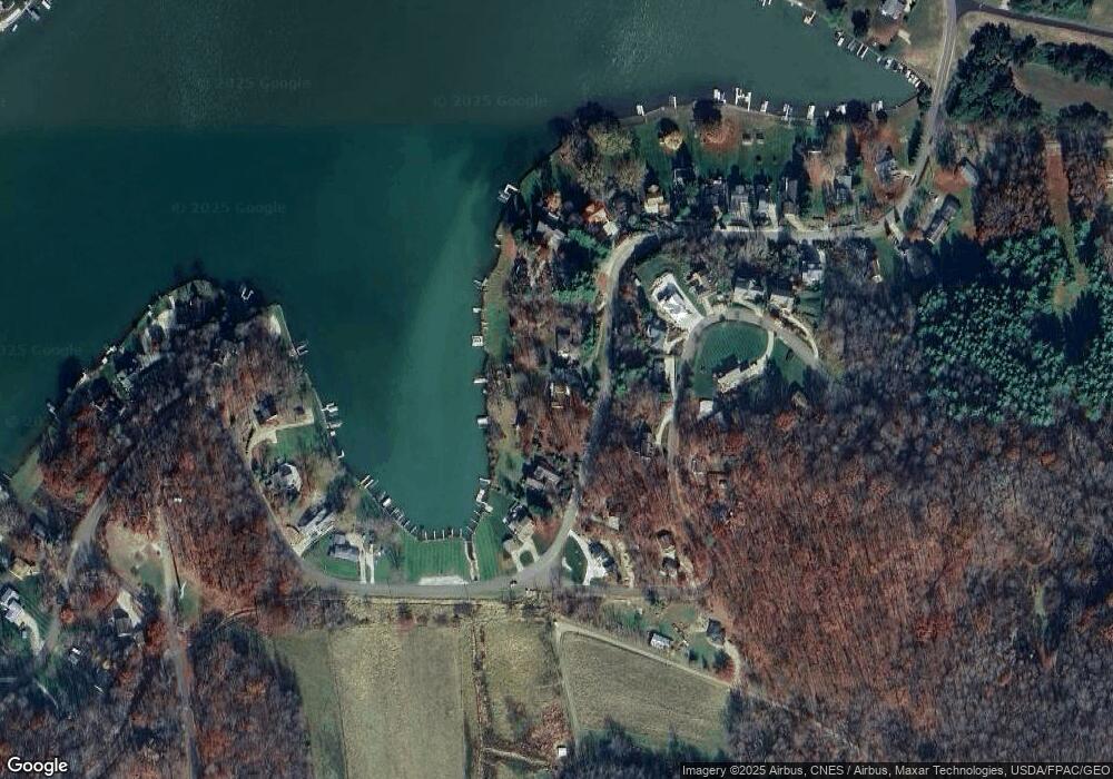 442 E Mohawk Dr, Malvern, OH 44644 - photo 1