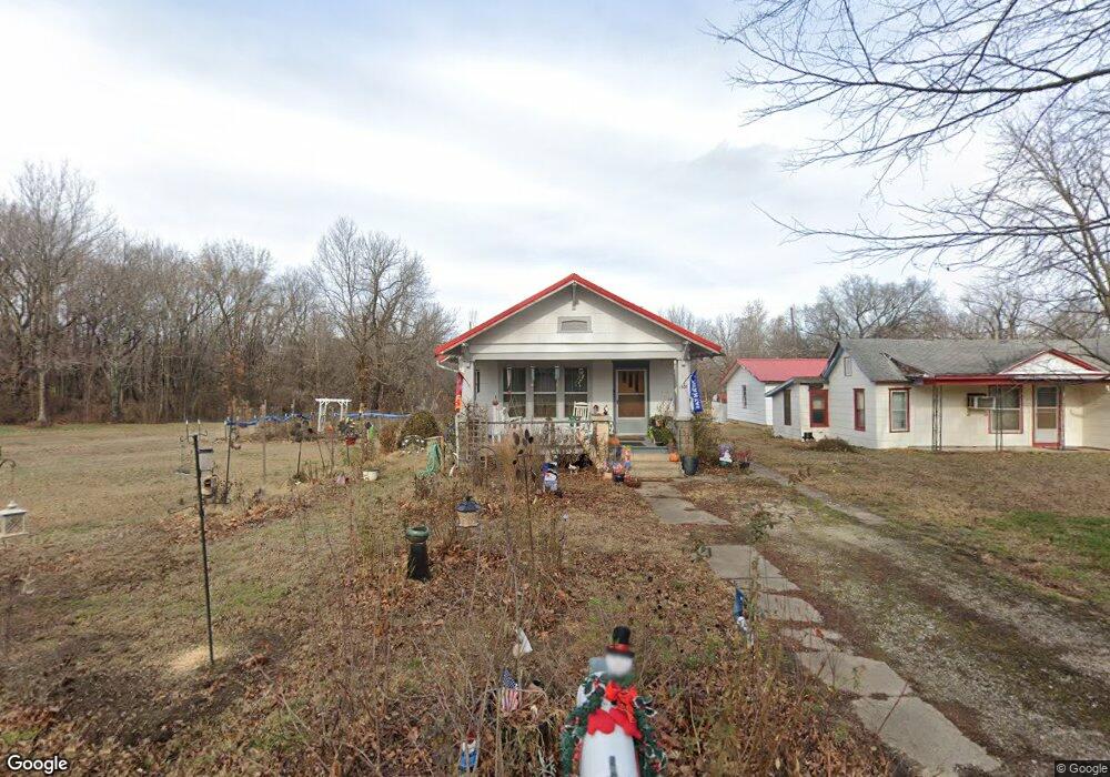 1915 Kennedy Ave, Parsons, KS 67357 - photo 1