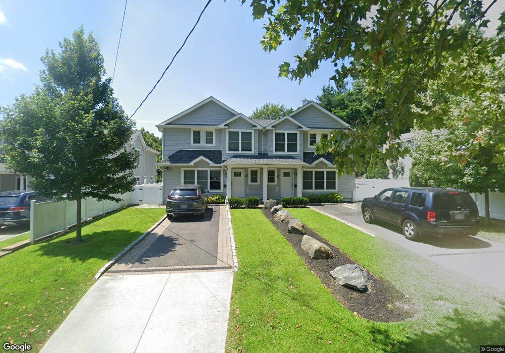 17 Dunes Ln unit Left, Port Washington, NY 11050 - photo 1