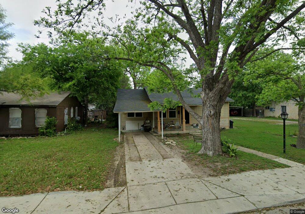 712 E Cedar St, Seguin, TX 78155 - photo 1