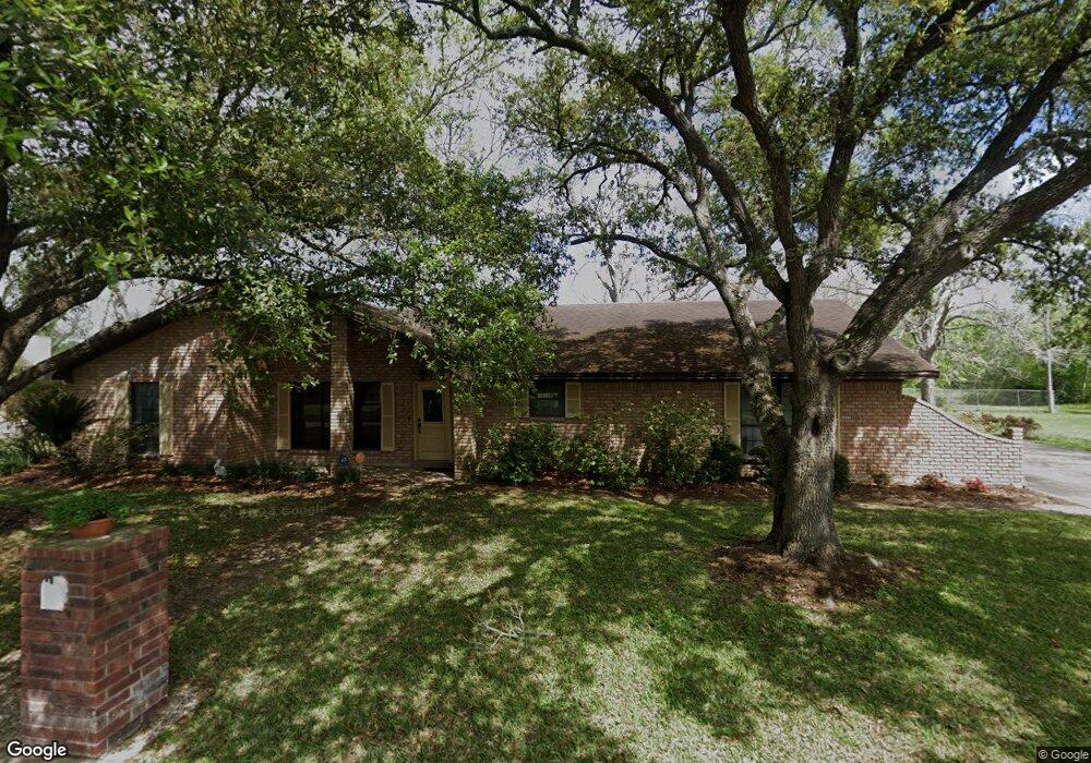 2915 Oak Dr, Bay City, TX 77414 - photo 1
