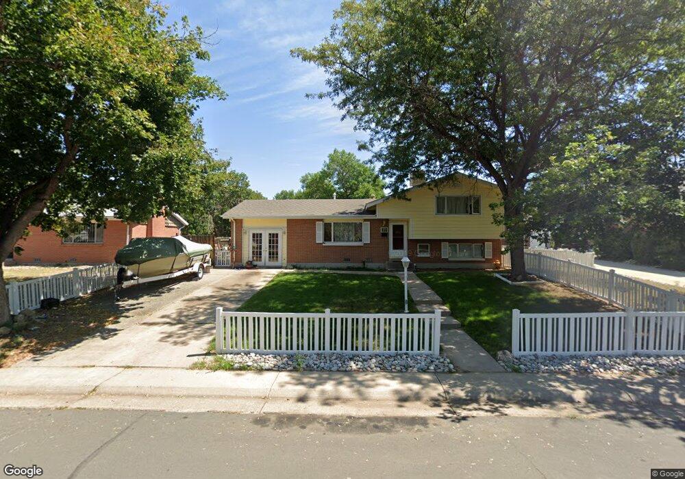 918 Elkhart St, Aurora, CO 80011 - photo 1