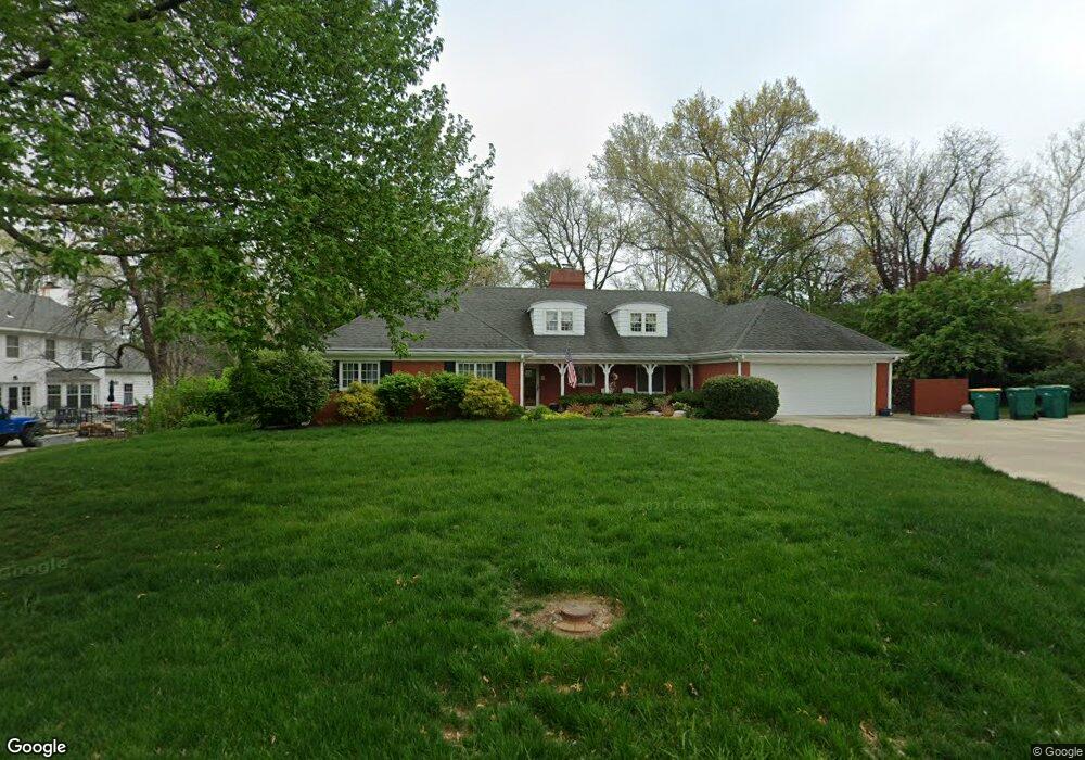 1520 SW Westover Rd, Topeka, KS 66604 - photo 1