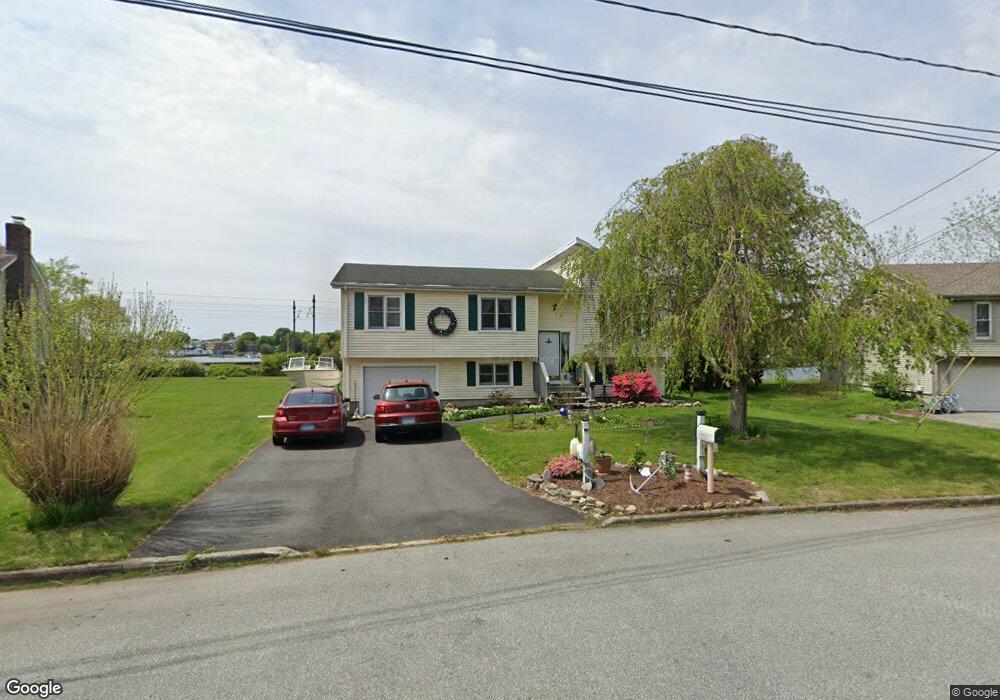 211 Seneca Dr, Groton, CT 06340 - photo 1