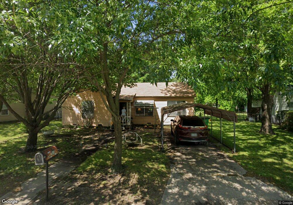 1105 N Morris St, Gainesville, TX 76240 - photo 1