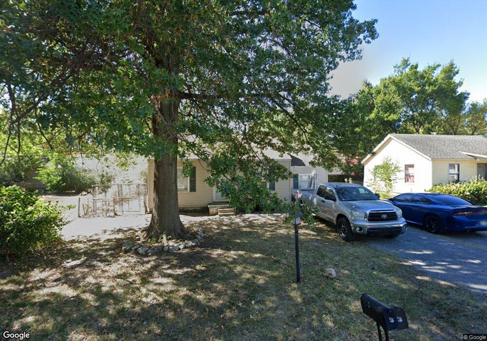 304 N Sawyer St, Pryor, OK 74361 - photo 1