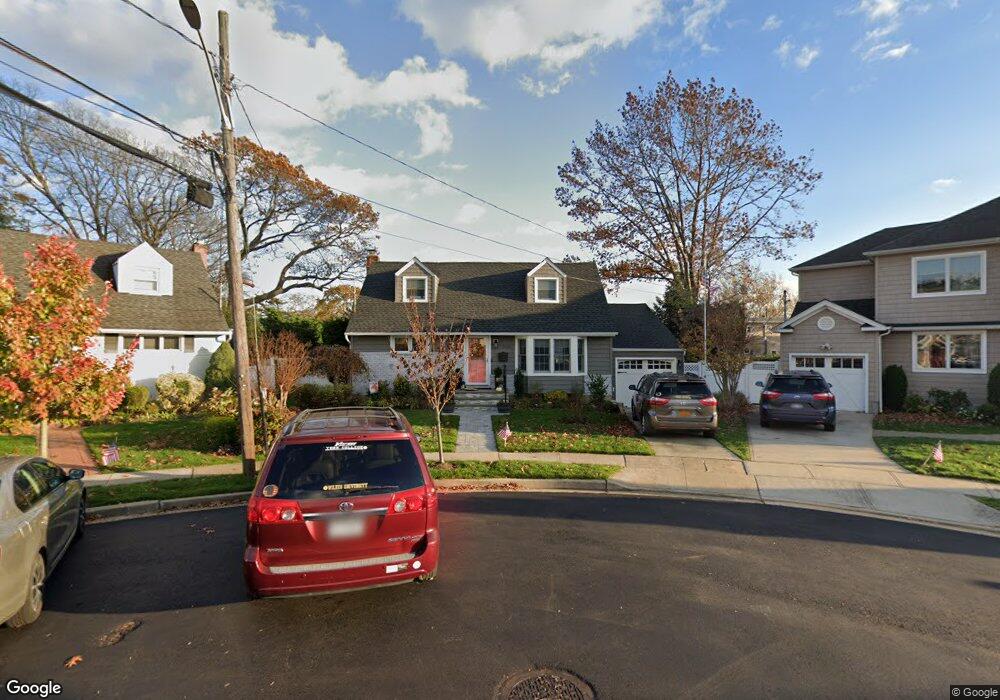 2929 Oak Ct, Oceanside, NY 11572 - photo 1