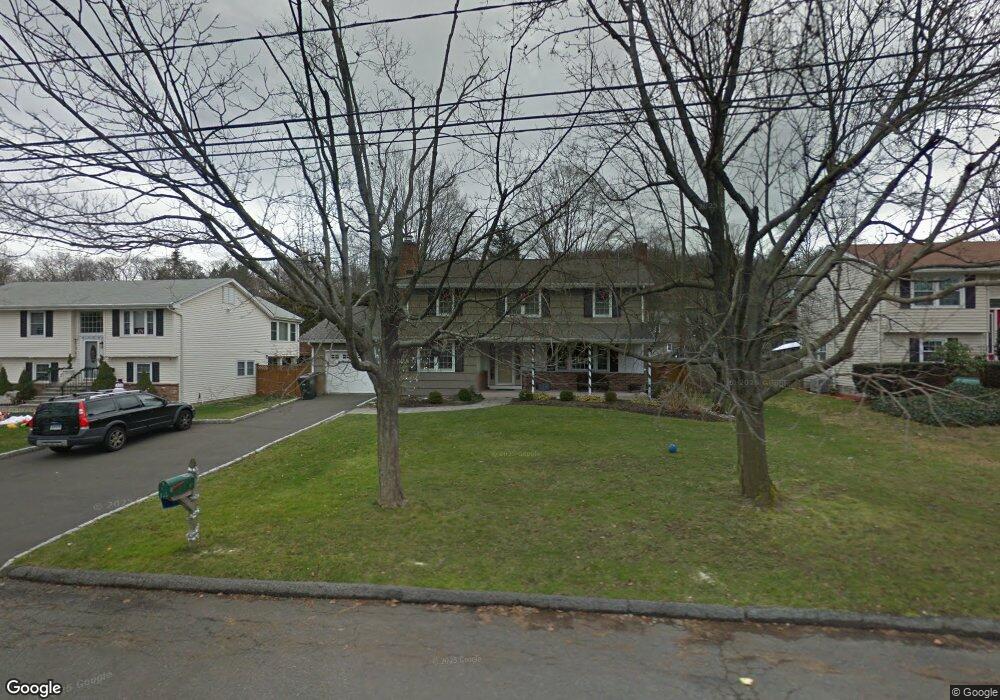 67 Three Lakes Dr, Stamford, CT 06902 - photo 1