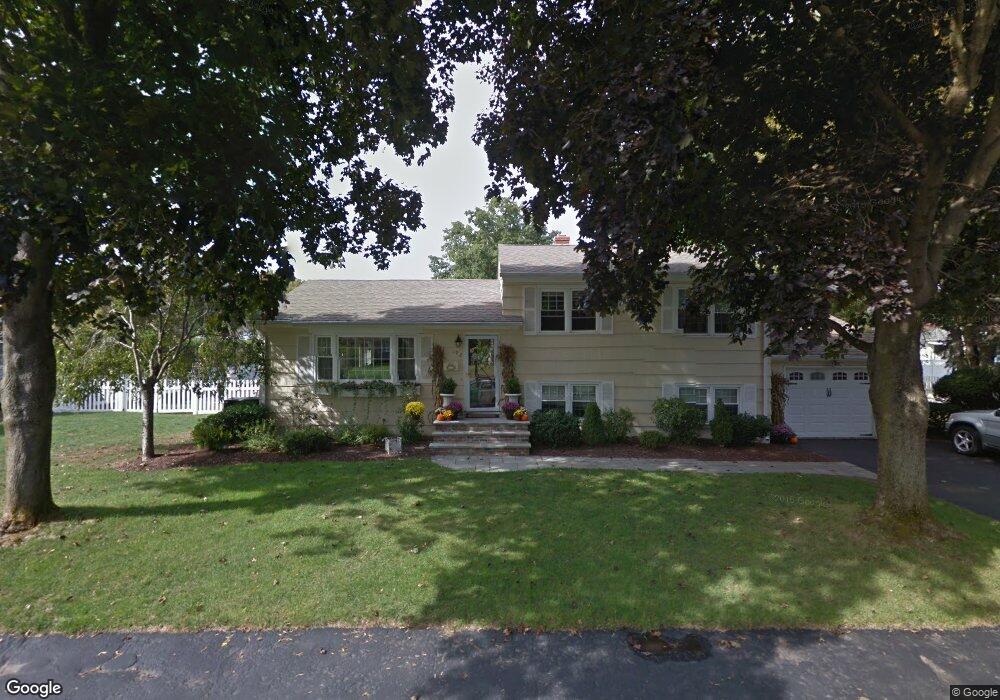 192 Manomet Ave, North Haven, CT 06473 - photo 1