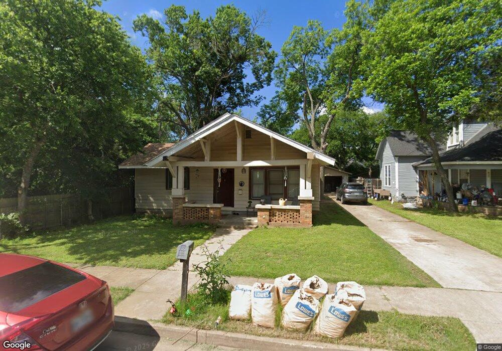 304 S Douglas Ave, Cleburne, TX 76033 - photo 1