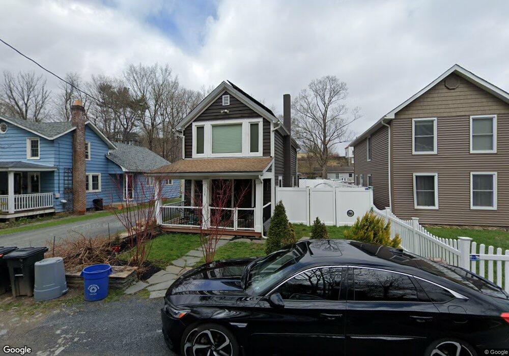 137 Sawkill Ave, Milford, PA 18337 - photo 1