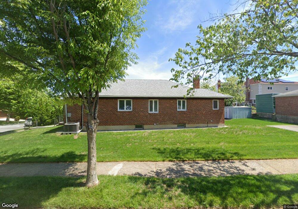 26204 59th Ave, Little Neck, NY 11362 - photo 1