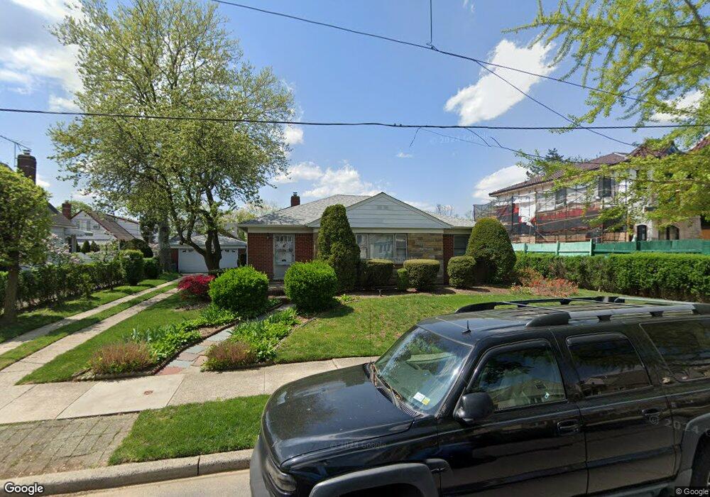 8338 266th St, Glen Oaks, NY 11004 - photo 1