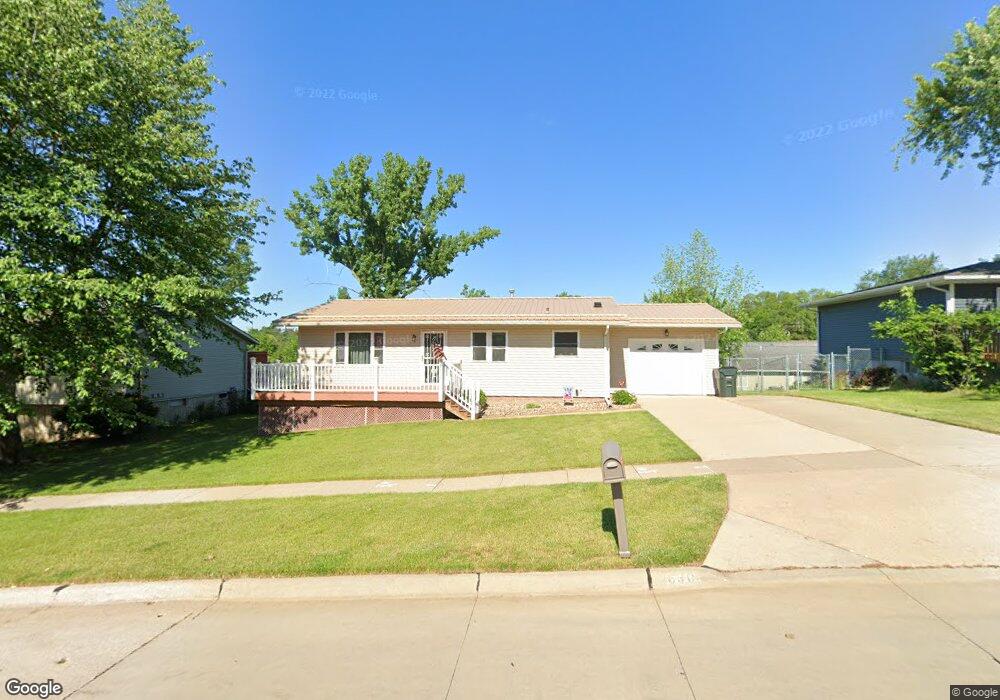 1630 27th St NW, Cedar Rapids, IA 52405 - photo 1