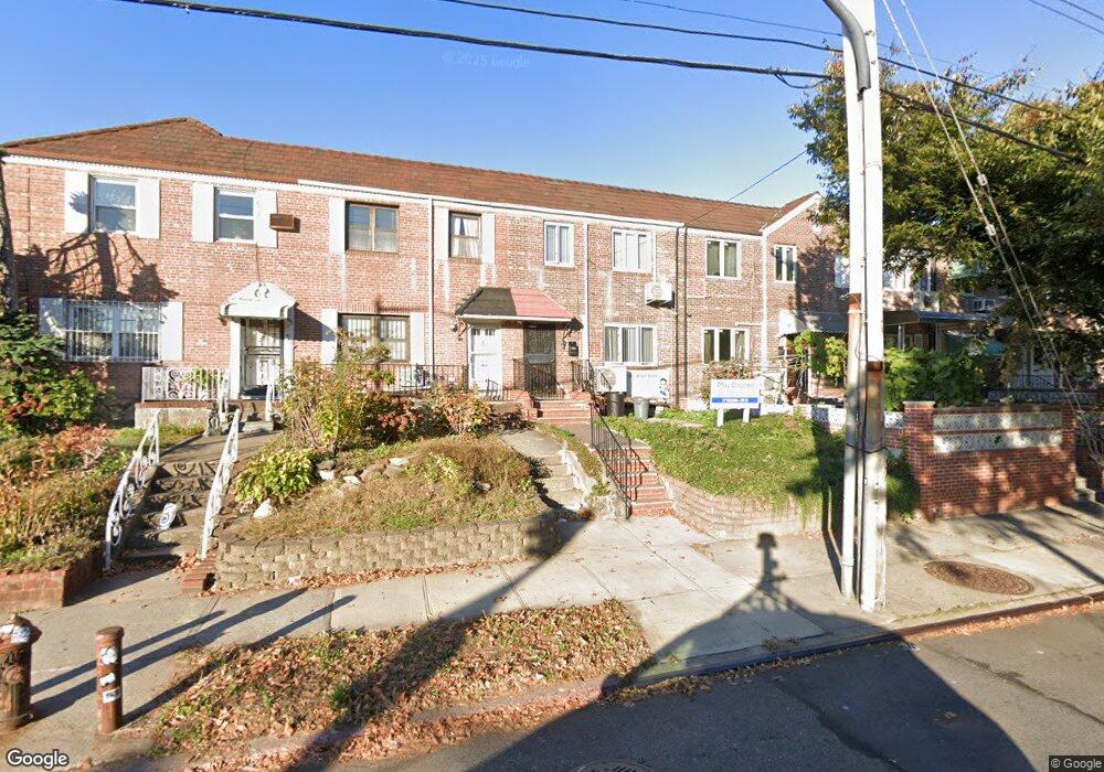 7036 Utopia Pkwy, Fresh Meadows, NY 11365 - photo 1