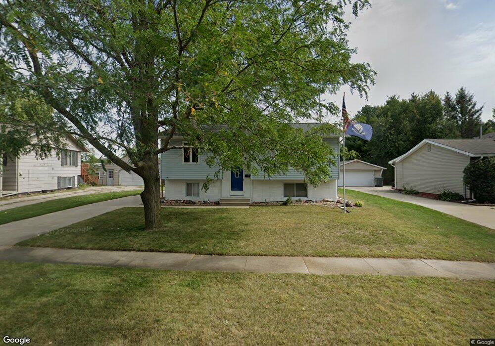 1357 Ingersoll Rd, Waterloo, IA 50701 - photo 1