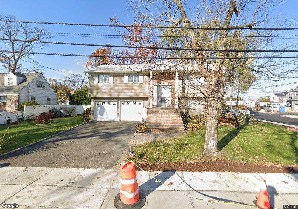 581 Grove Place, Oceanside, NY 11572 - photo 1