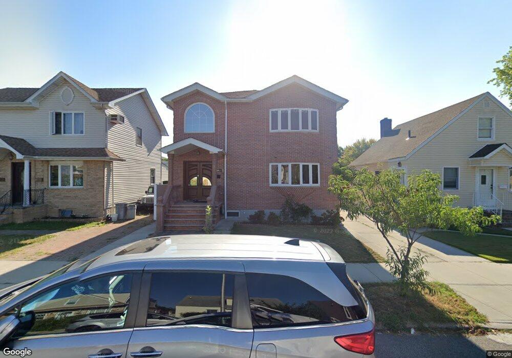 4939 167th St, Fresh Meadows, NY 11365 - photo 1