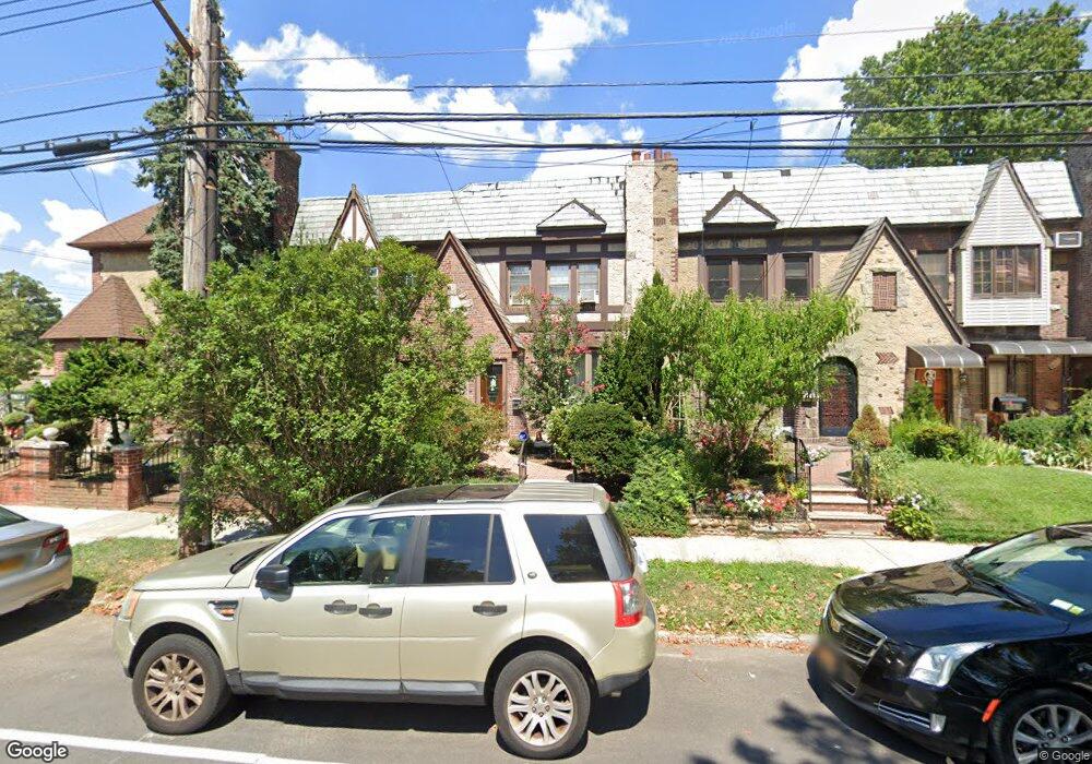 14705 Willets Point Blvd, Whitestone, NY 11357 - photo 1