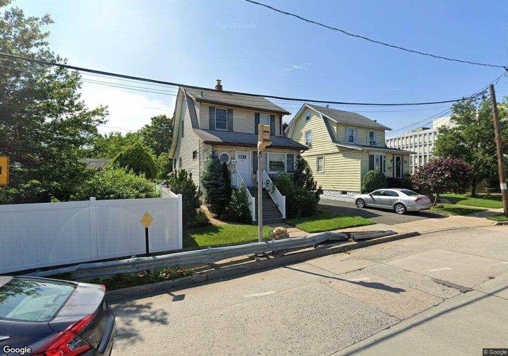 32 Peninsula Blvd, Lynbrook, NY 11563 - photo 1