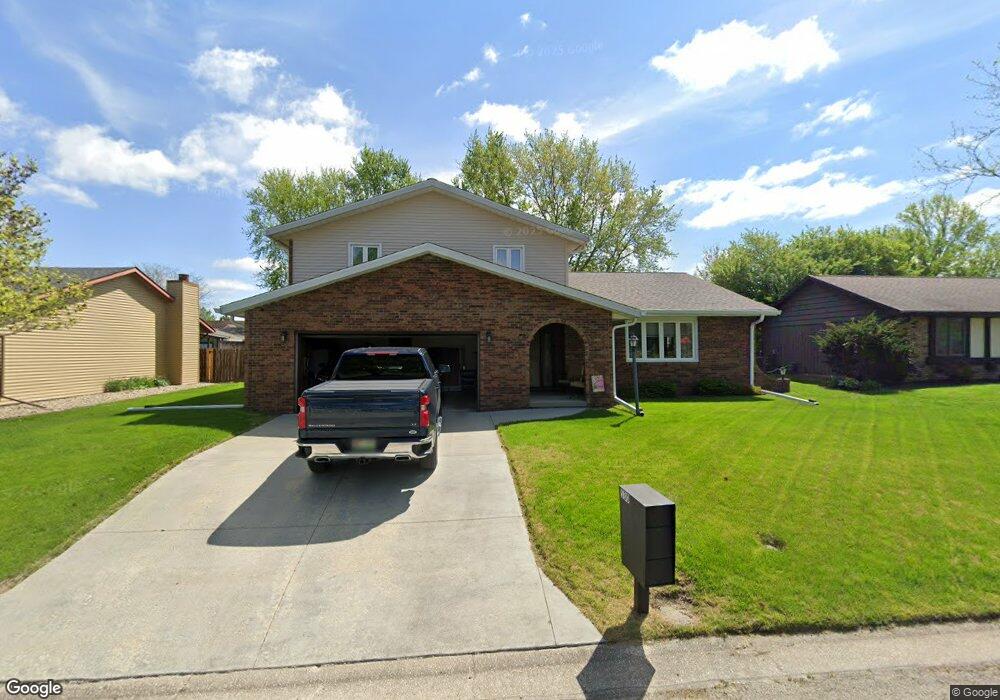 530 Maywood Dr, Lincoln, IL 62656 - photo 1