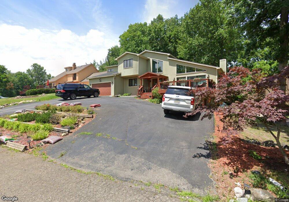 2454 Island View Dr, West Bloomfield, MI 48324 - photo 1