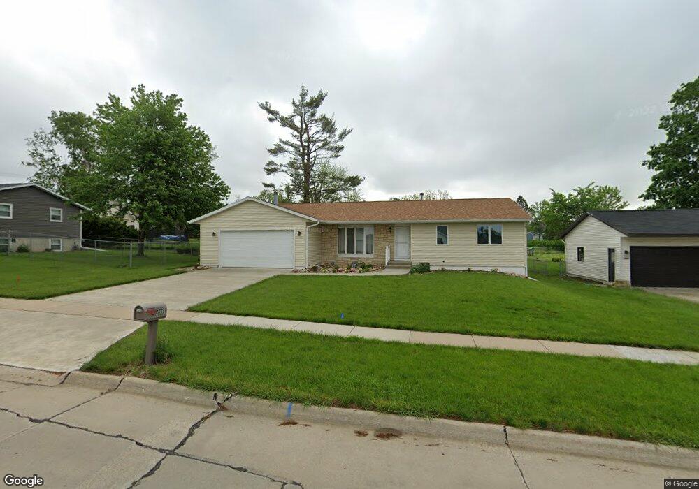 2331 31st St SW, Cedar Rapids, IA 52404 - photo 1