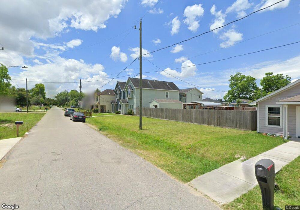 7917 Dyer St, Houston, TX 77088 - photo 1