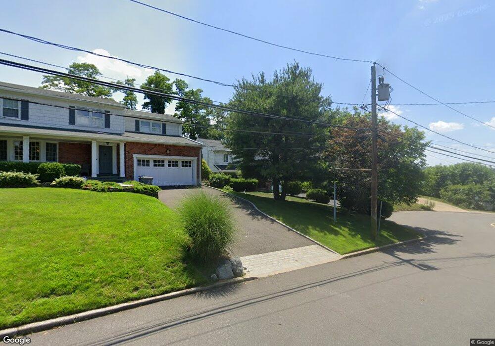 14 Capi Ln, Port Washington, NY 11050 - photo 1