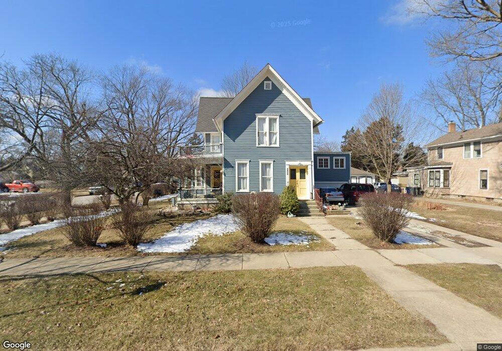 552 N Spring St, Elgin, IL 60120 - photo 1