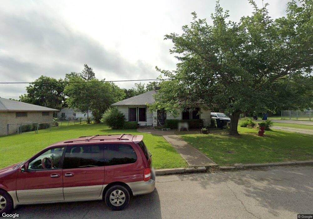 714 N Chandler Ave, Denison, TX 75020 - photo 1