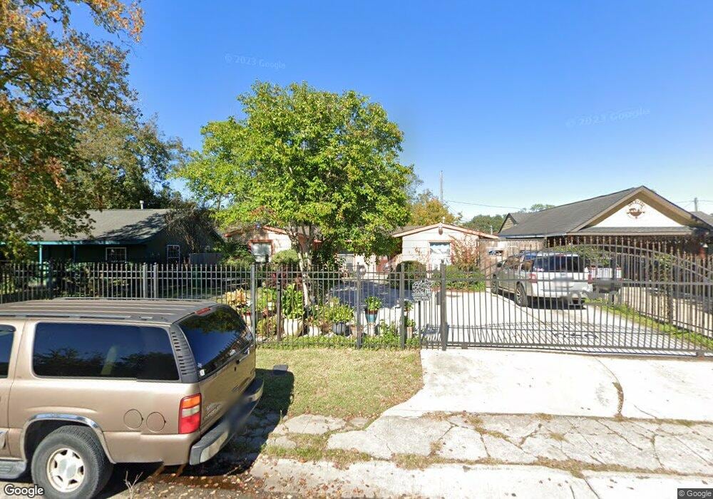 7337 Lakehurst Dr, Houston, TX 77087 - photo 1