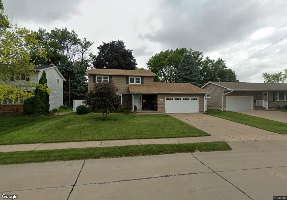 4624 Sheridan St, Davenport, IA 52806 - photo 1
