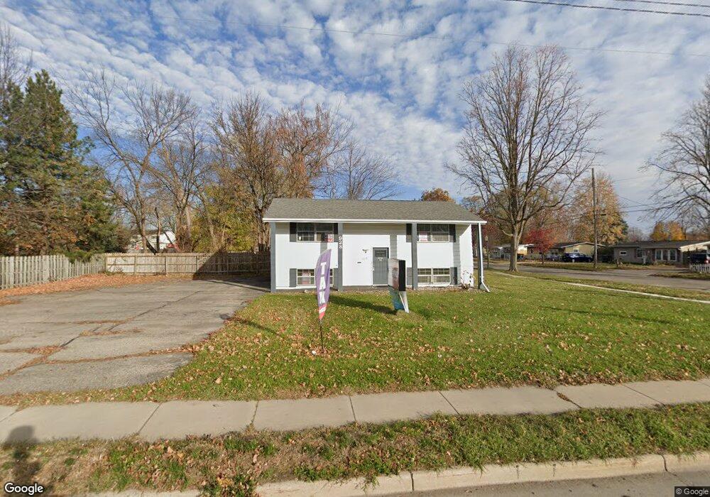 928 W Jolly Rd, Lansing, MI 48910 - photo 1