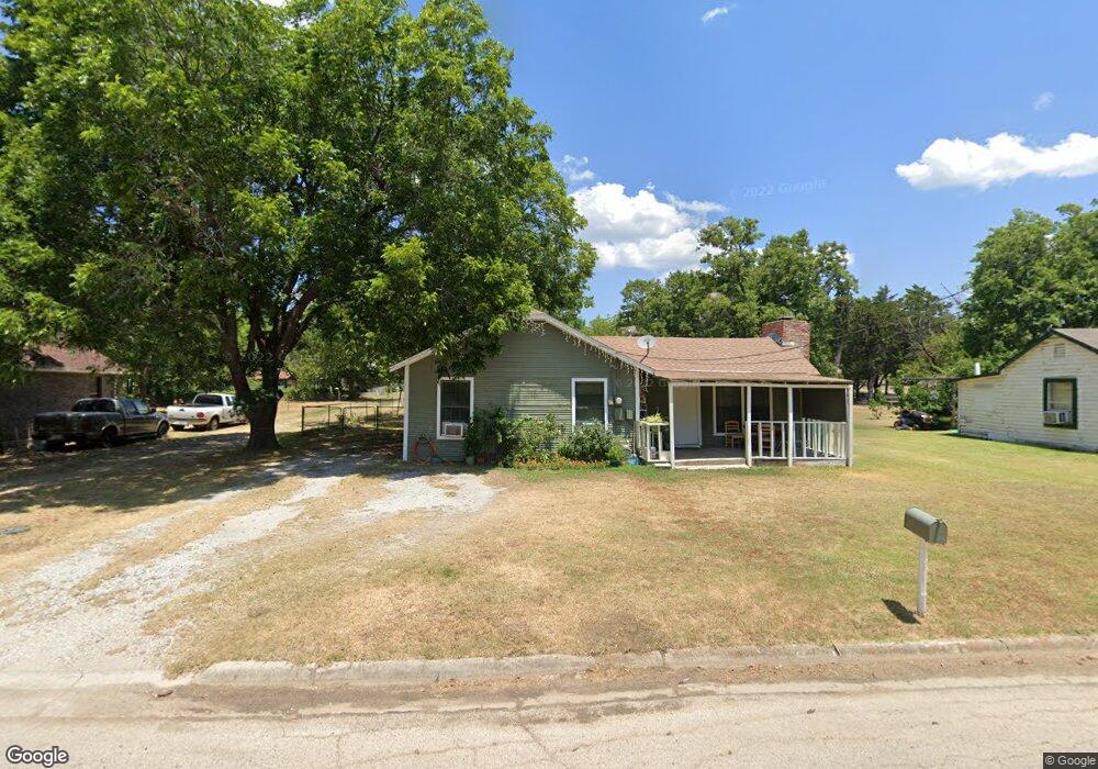 1611 E Scott St, Gainesville, TX 76240 - photo 1