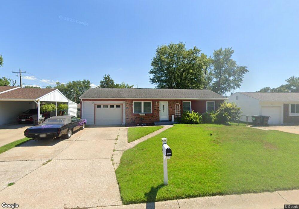 3427 Highgate Ln, Saint Charles, MO 63301 - photo 1