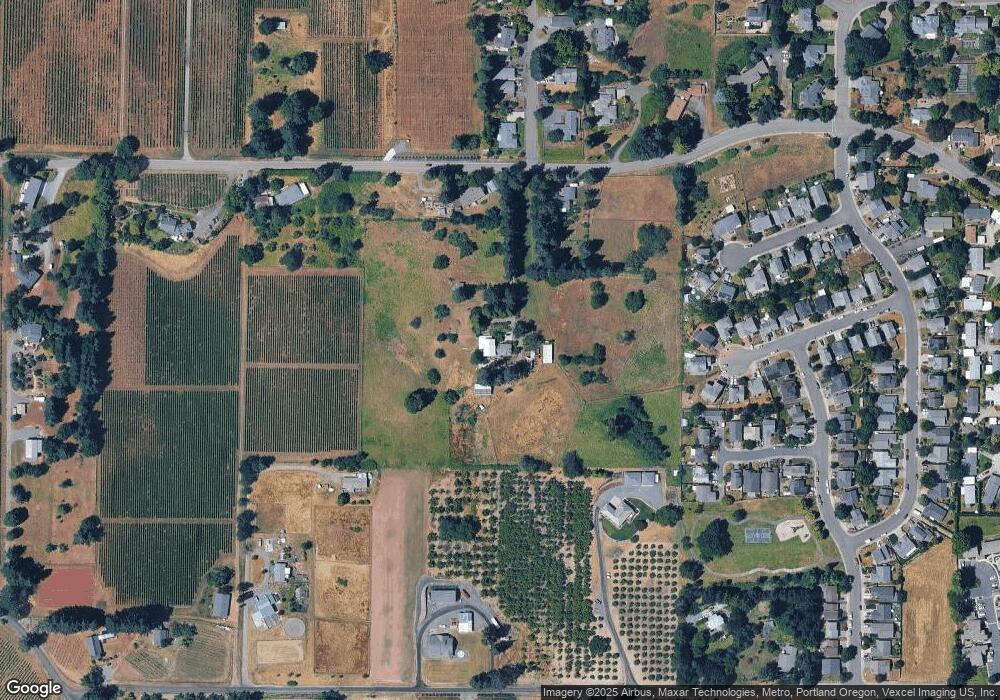 1305 SW 9th St, Dundee, OR 97115 - photo 1