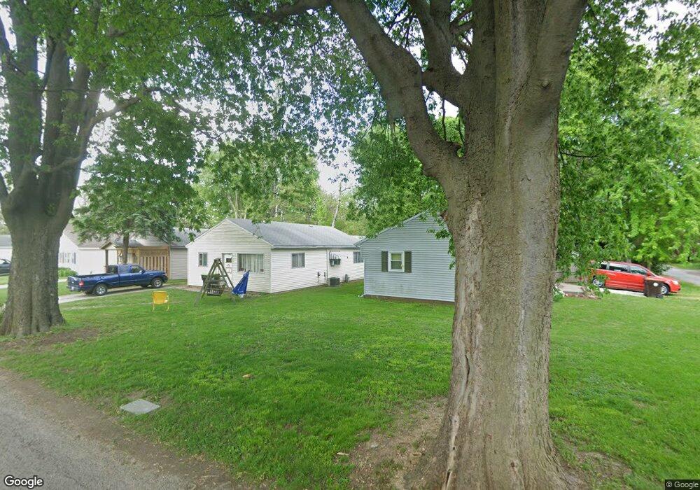 828 S College St, Lincoln, IL 62656 - photo 1