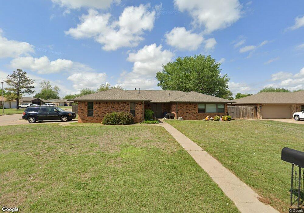 1935 Ridgeway Cir, Duncan, OK 73533 - photo 1