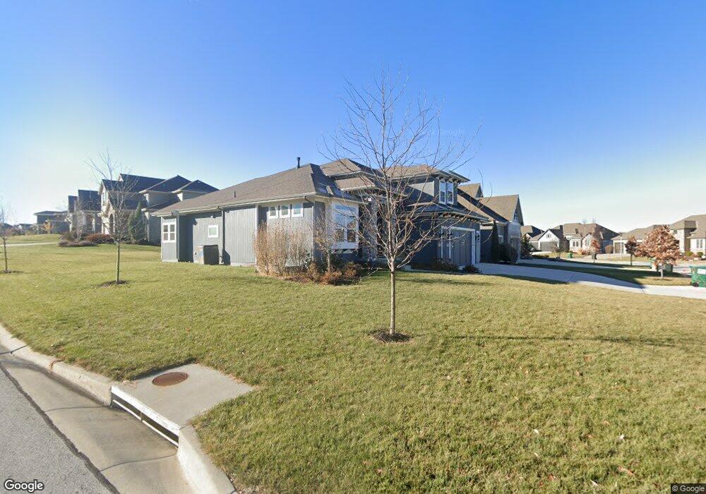 10401 W 170th Place, Overland Park, KS 66221 - photo 1