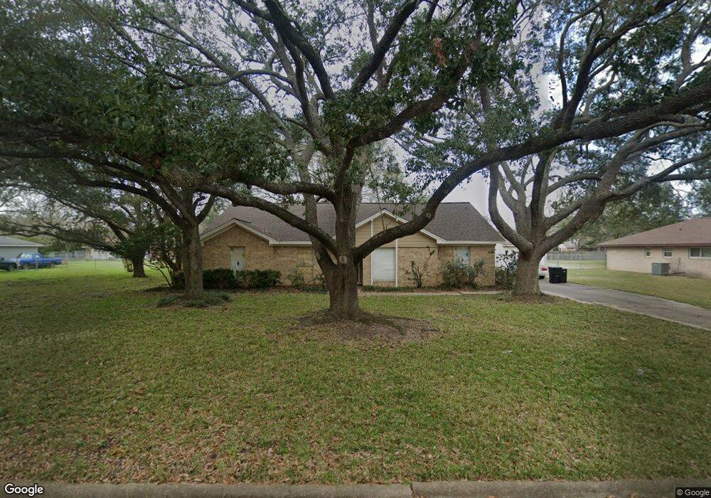 104 W Sherwood Dr, Alvin, TX 77511 - photo 1
