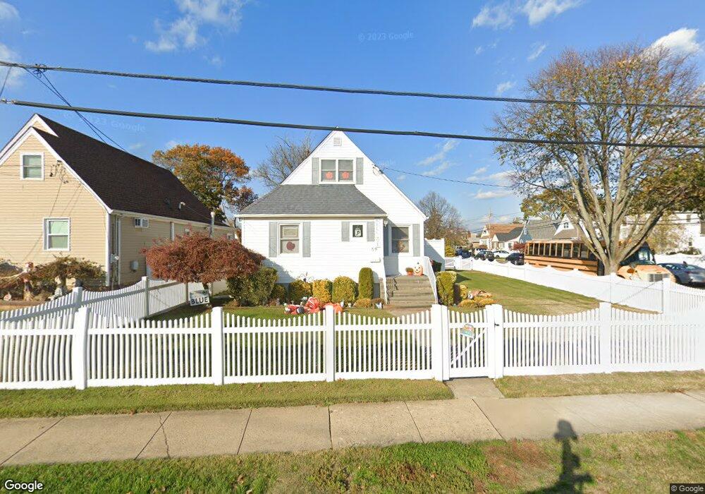 59 Cypress Ave, Oceanside, NY 11572 - photo 1