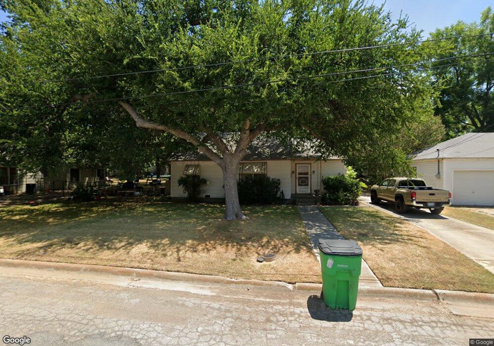 1006 N Howeth St, Gainesville, TX 76240 - photo 1
