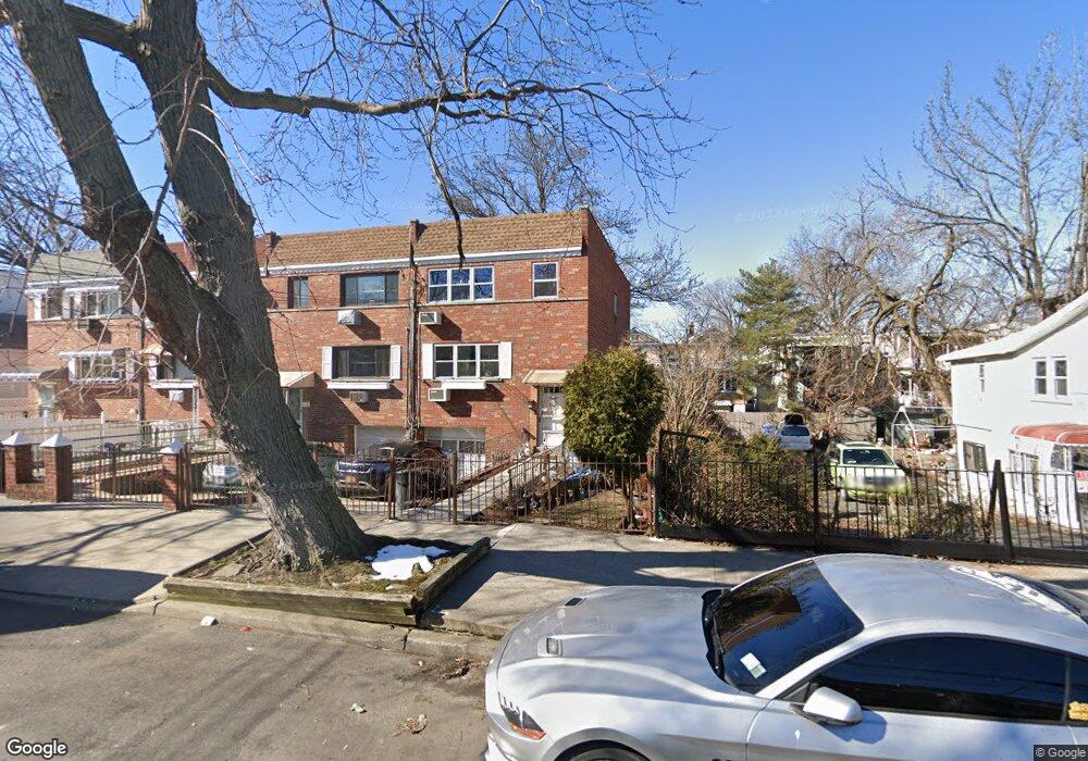 521 Taylor Ave, Bronx, NY 10473 - photo 1