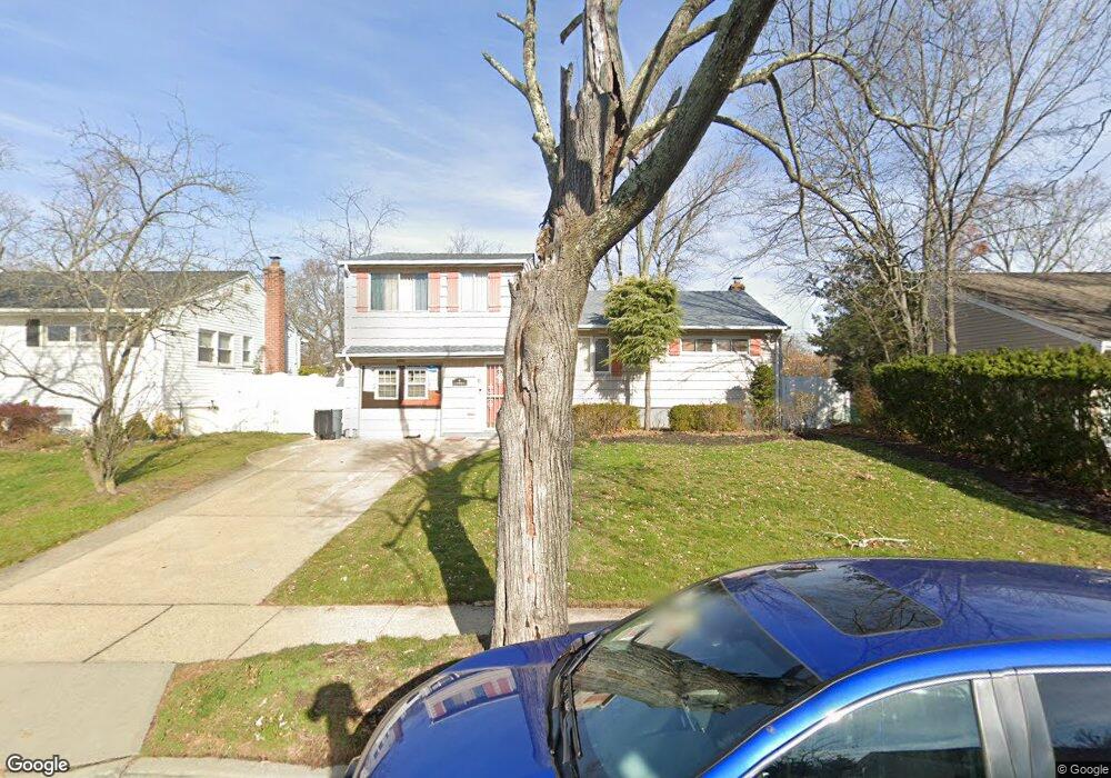 6 Cloverfield Rd N, Valley Stream, NY 11581 - photo 1