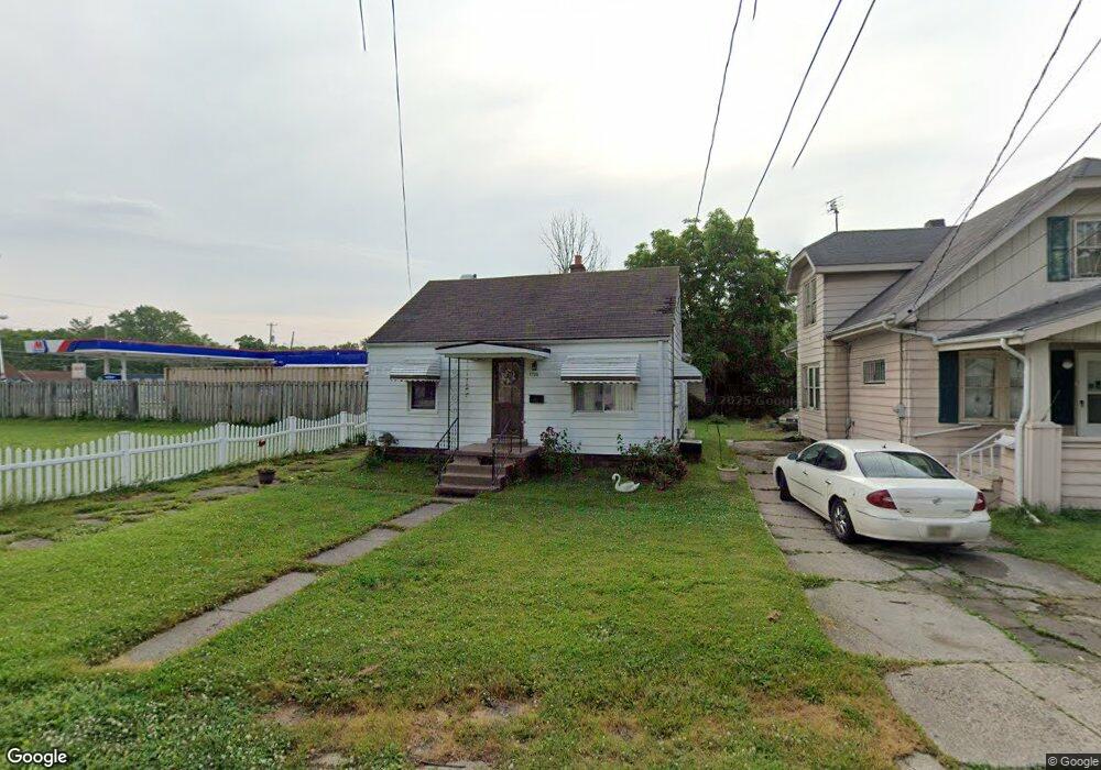 1726 Penoyer Ct, Flint, MI 48506 - photo 1