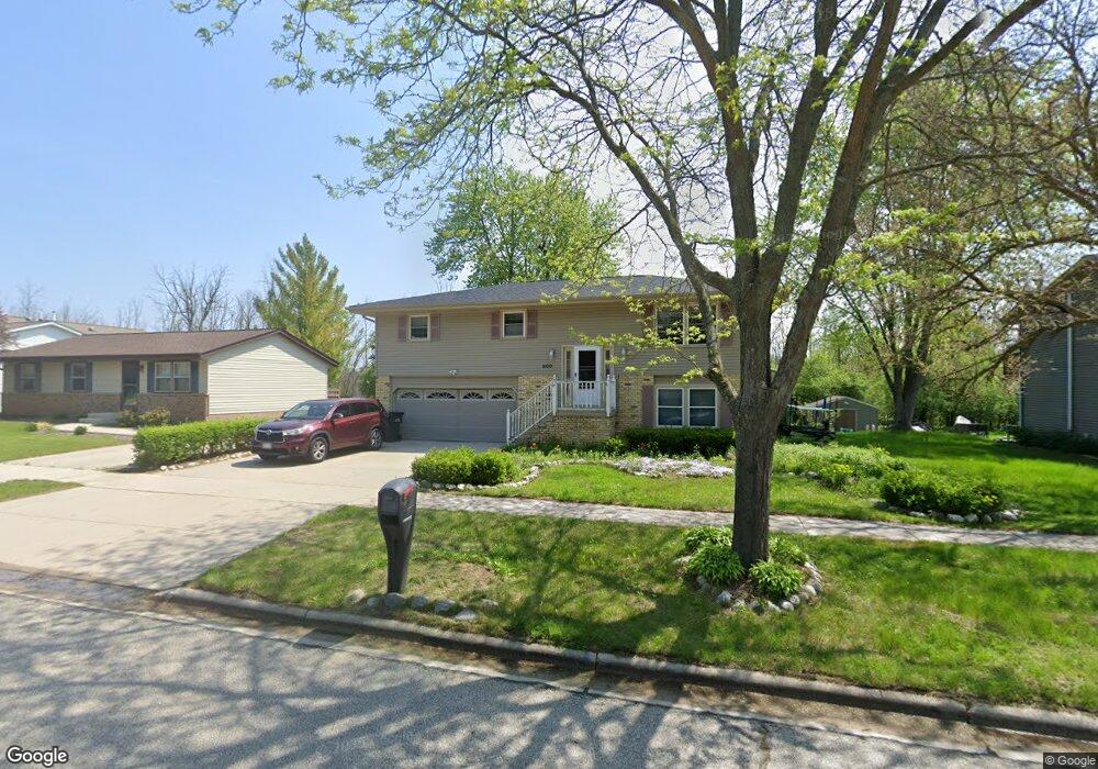 909 Villa Park Dr, West Bend, WI 53090 - photo 1